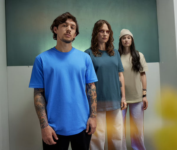 Tshirt lourd 220 GSM à personnaliser avec logo, texte, design, photo et image. Idéal pour des usages quotidiens, cadeau personnalisés, vêtements de travail, association, événements ou marque de vêtements. 